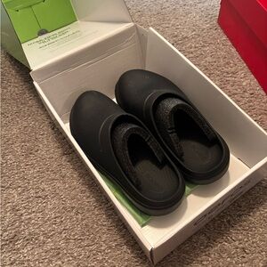 OOFOS Recovery Clogs